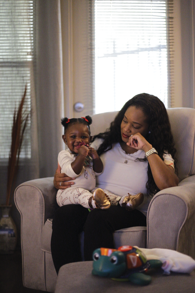 Katawna Caldwell-Warren and her daughter, Kensley, sit in the living room of Caldwell-Warren's flat. Photo by Alejandra Rosas/The Et Cetera