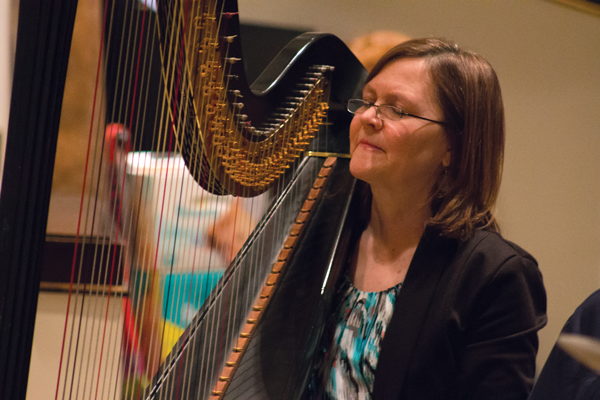 Cindy Horstman plays the harp during a March 2 recital series. PHOTO BY ALEJANDRA ROSAS/THE ET CETERA