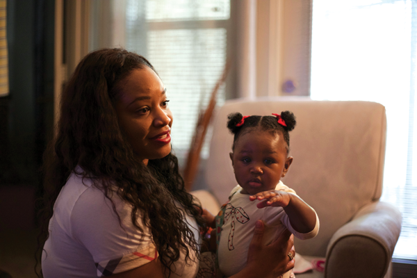 English professor Katawna Caldwell-Warren and her daughter Kensley. Photo by Alejandra Rosas/The Et Cetera