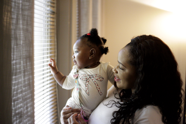 Caldwell-Warren holds her daughter Kensley. Photo by Alejandra Rosas/The Et Cetera.