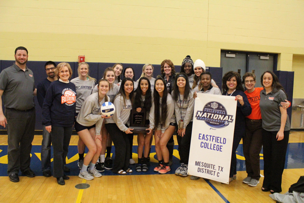 The Eastfield volleyball team shows off their plaque. Photo by Brianna Harmon/The Et Cetera