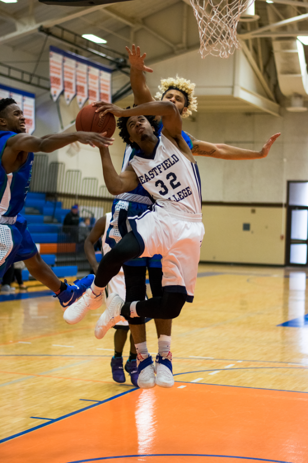 Despite+strong+overall+start%2C+Harveters%26%23039%3B+basketball+team+held+to+3-3+in+conference