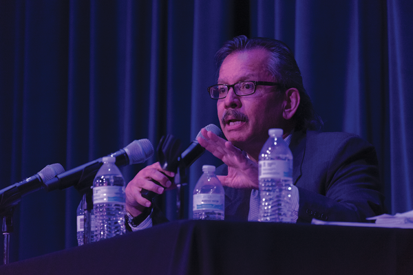 Host Victor Arriaga speaks at the March 20
immigration forum. Photo by Jesus Ayala/The Et Cetera