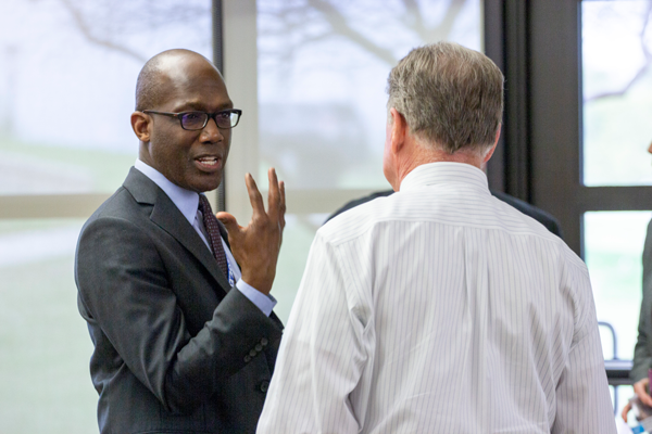 President Eddie Tealer and Vice President Mike Walker discuss
college goals and initiatives at the town hall on March 29. Photo by Yesenia Alvarado/The Et Cetera