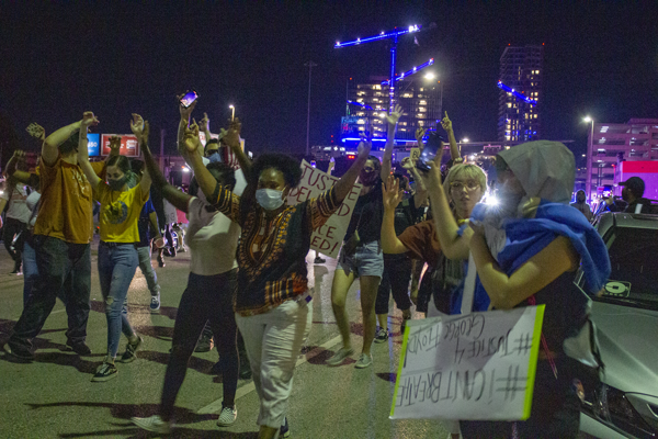 Protesters begin leaving Deep Ellum and heading back to downtown Dallas on May 29. Photo by Skye Seipp/The Et Cetera
