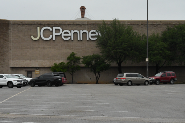 JCPenney is just one store that has struggled to stay afloat during the pandemic. Photo by Chantilette Franklin/The Et Cetera 