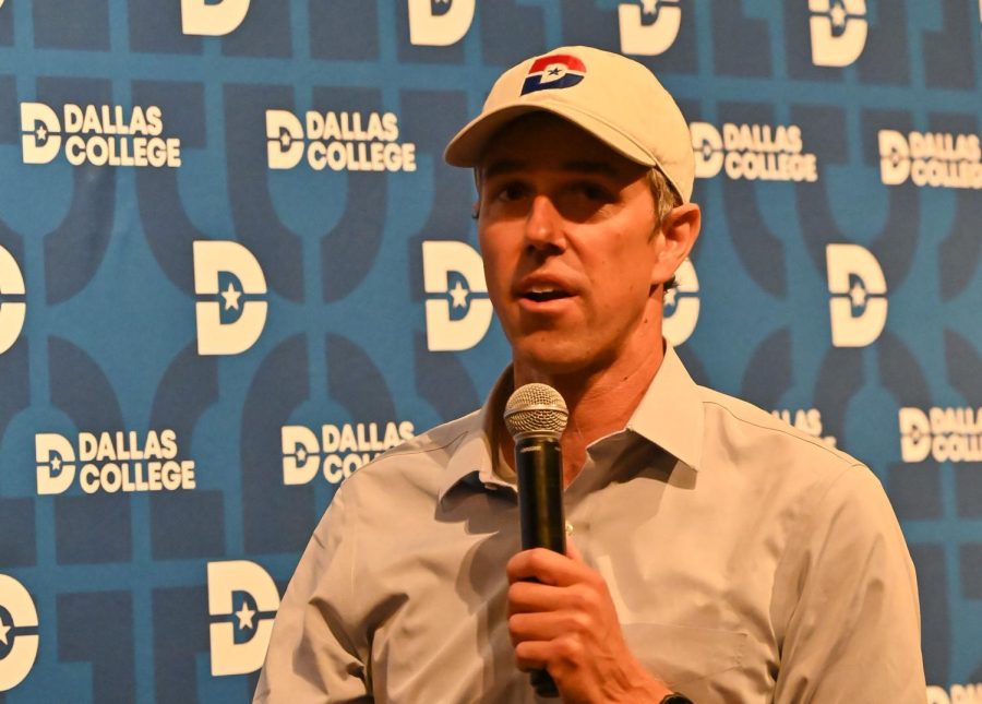 Texas governor candidate rallied El Centro students during his Oct. 3 rally.