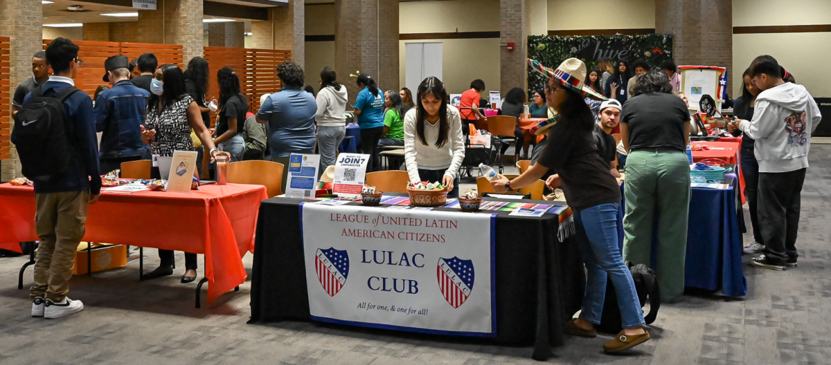 Students gather inside the Hive for the Club Fair.